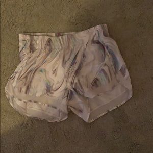 marble athlete shorts. with pockets